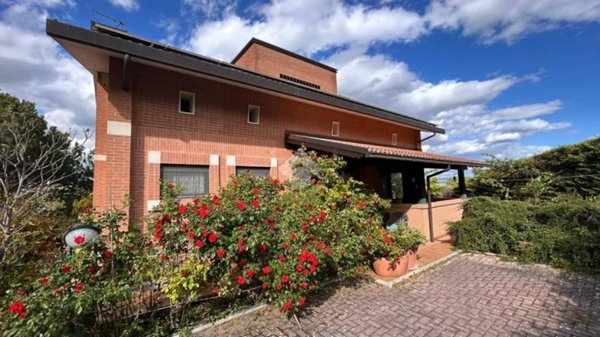 casa indipendente in vendita a L'Aquila in zona Pianola