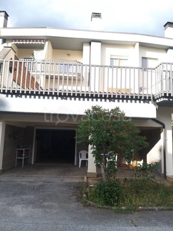 casa indipendente in vendita a L'Aquila in zona Cansatessa