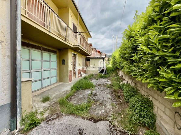 casa indipendente in vendita a L'Aquila in zona Paganica