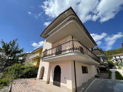 casa indipendente in vendita a L'Aquila in zona Paganica