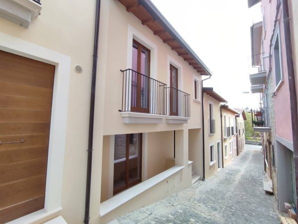 intera palazzina in vendita a L'Aquila in zona Paganica