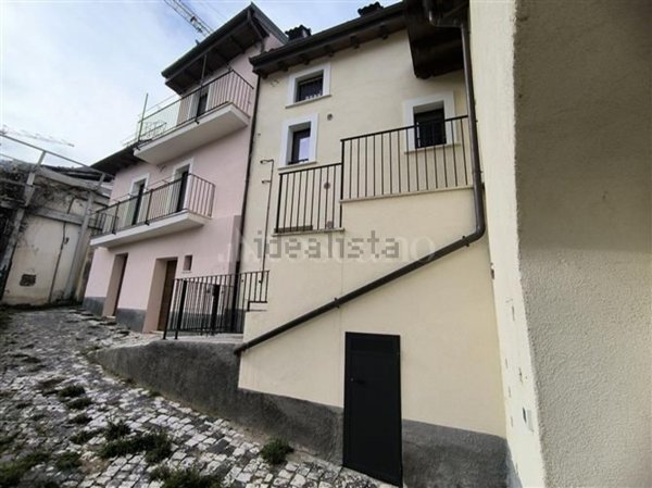 casa indipendente in vendita a L'Aquila