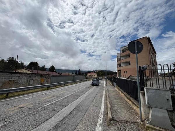 negozio in vendita a L'Aquila in zona Torrione