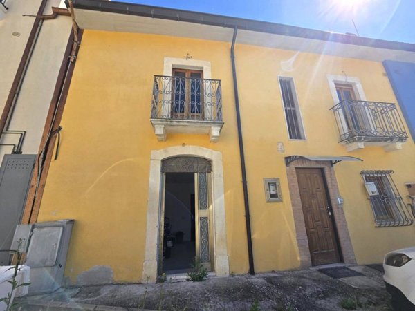 casa indipendente in vendita a L'Aquila in zona Centro Città