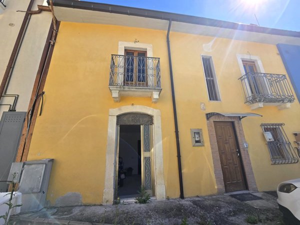 casa indipendente in vendita a L'Aquila in zona San Cipriano