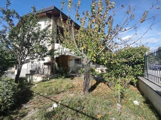 casa indipendente in vendita a L'Aquila in zona Sassa