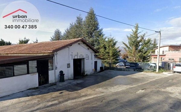 locale commerciale in vendita a L'Aquila in zona Aquilio