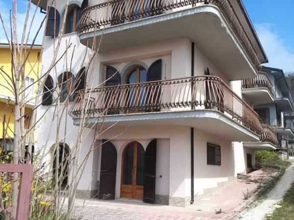 casa indipendente in vendita a L'Aquila in zona Paganica