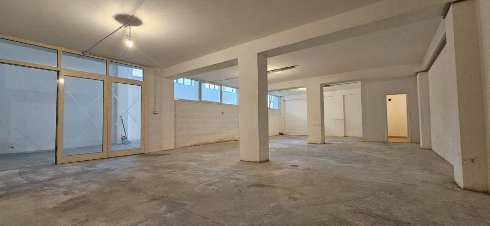 locale di sgombero in vendita a L'Aquila