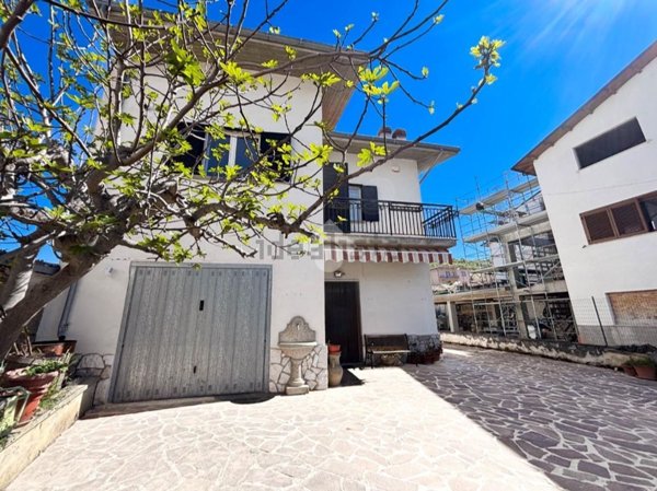 casa indipendente in vendita a L'Aquila in zona Paganica