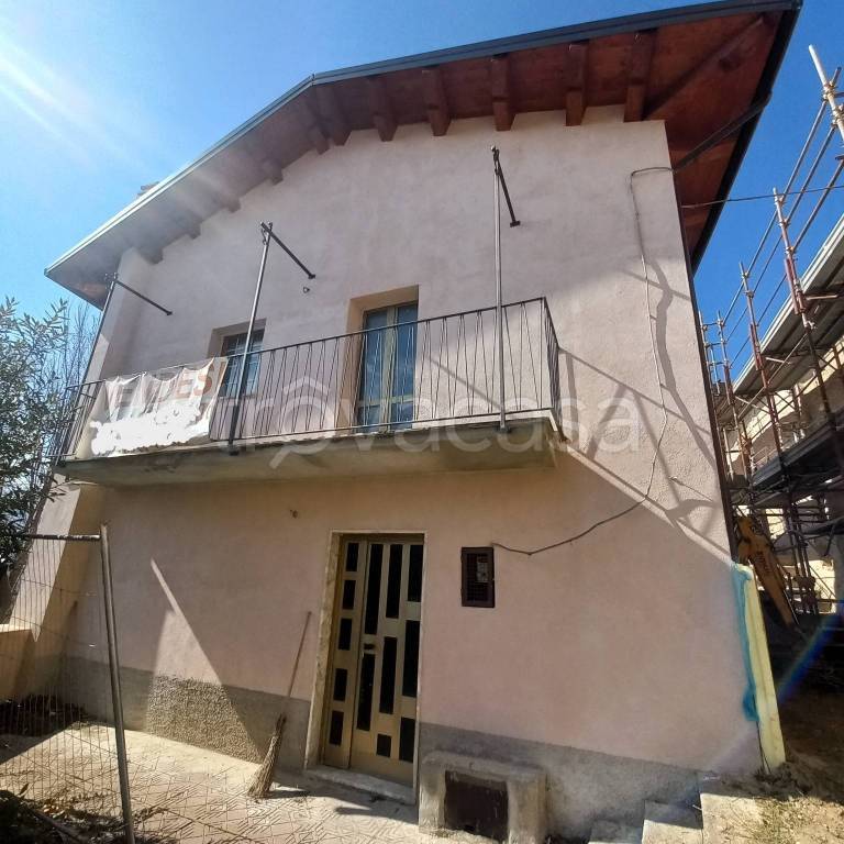 casa indipendente in vendita a L'Aquila in zona Sassa
