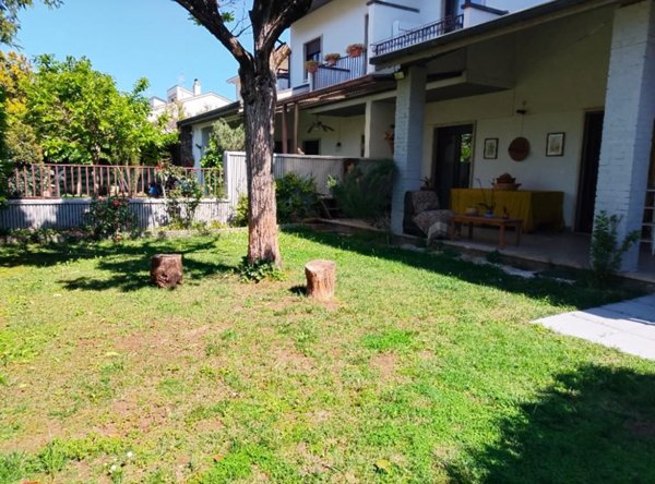 casa indipendente in vendita a L'Aquila in zona Pettino