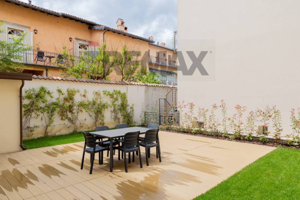 casa indipendente in vendita a L'Aquila in zona Centro Città