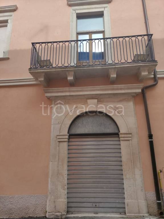negozio in vendita a L'Aquila in zona Centro Città