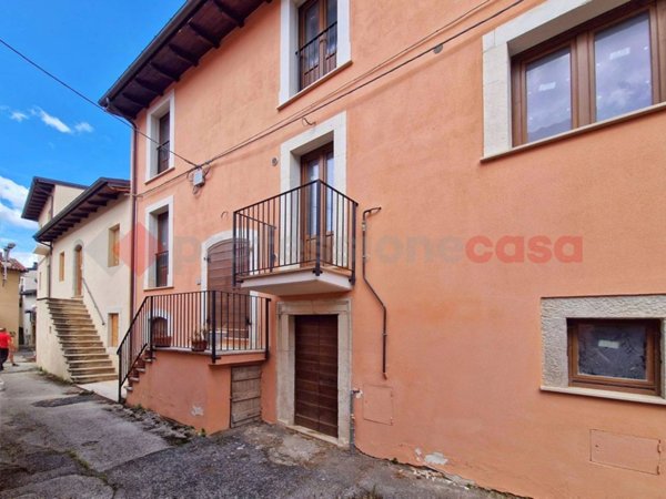 casa indipendente in vendita a L'Aquila in zona Paganica