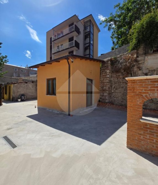casa indipendente in vendita a L'Aquila in zona Centro Città