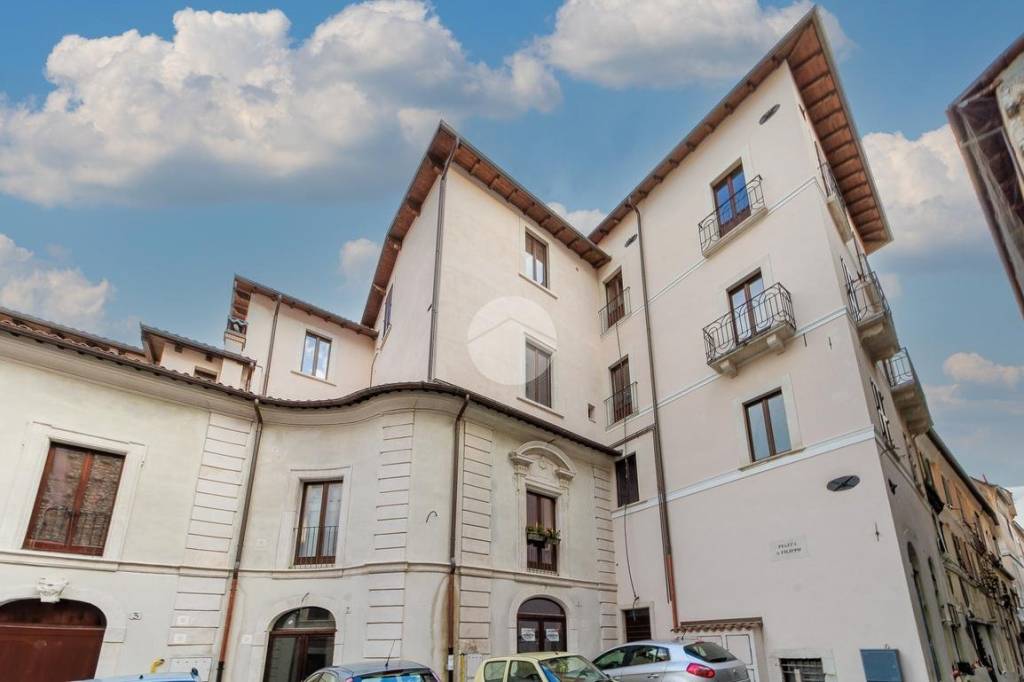 negozio in vendita a L'Aquila in zona Centro Città