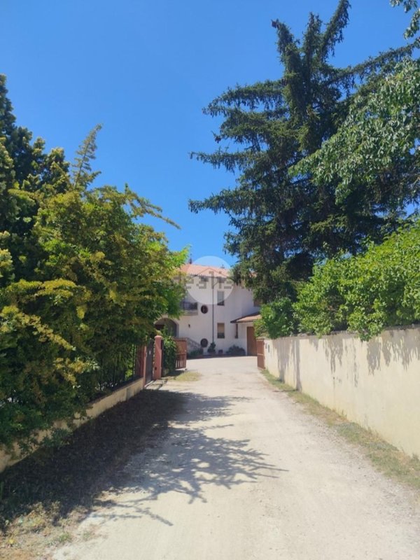 casa indipendente in vendita a L'Aquila in zona Palombara