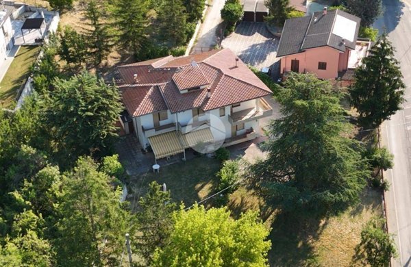 casa indipendente in vendita a L'Aquila in zona Palombara