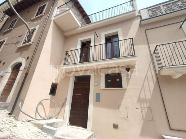 casa indipendente in vendita a L'Aquila in zona Centro Città