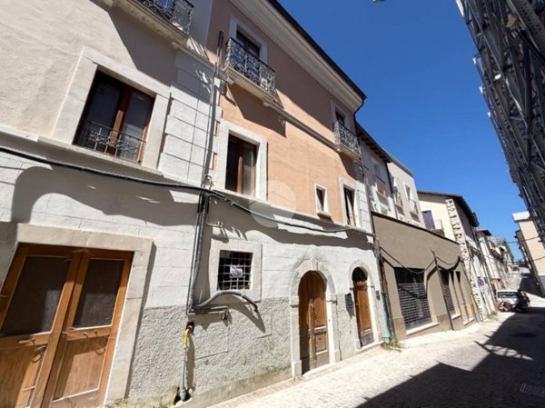 appartamento in vendita a L'Aquila in zona Centro Città
