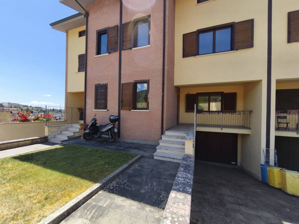 casa indipendente in vendita a L'Aquila in zona Torrione