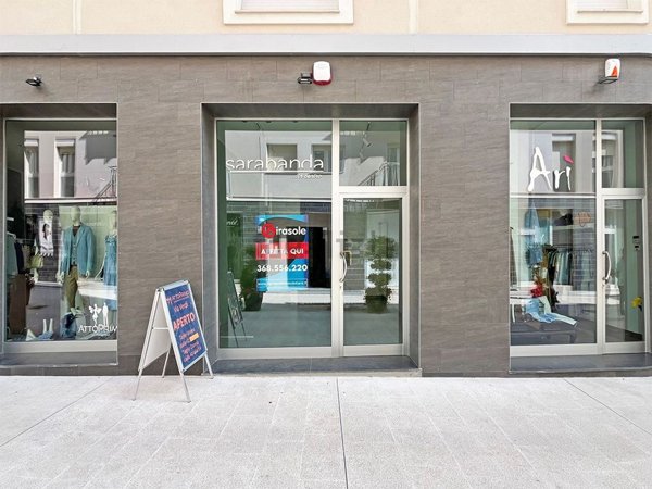 locale commerciale in vendita a L'Aquila in zona Centro Città