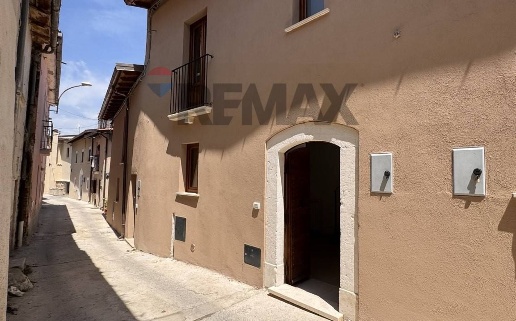 casa indipendente in vendita a L'Aquila in zona Pianola