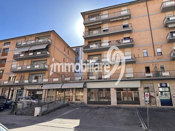 negozio in vendita a L'Aquila in zona Centro Città