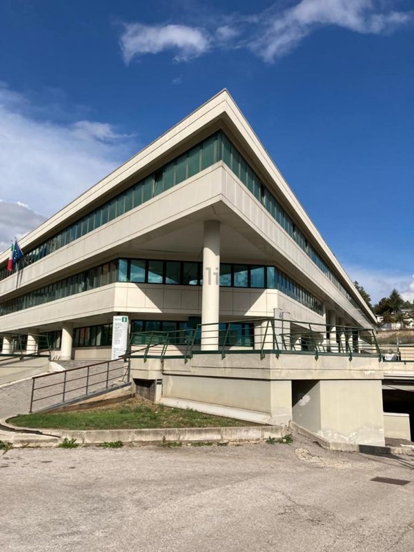 ufficio in vendita a L'Aquila in zona Torrione