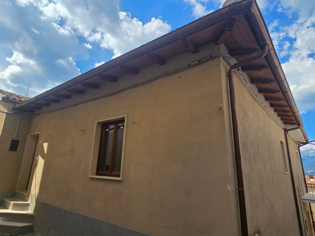 casa indipendente in vendita a L'Aquila in zona Monticchio/frazione Bagno