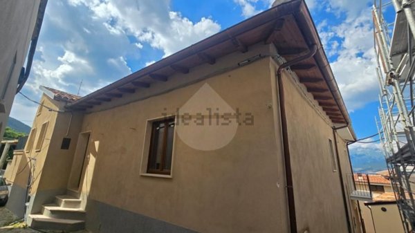 casa indipendente in vendita a L'Aquila in zona Monticchio/frazione Bagno