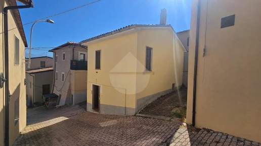 casa indipendente in vendita a L'Aquila in zona Monticchio/frazione Bagno