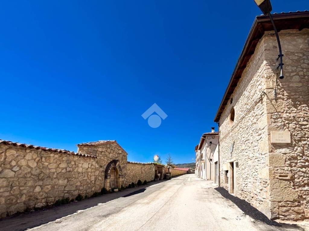 casa indipendente in vendita a L'Aquila in zona Paganica