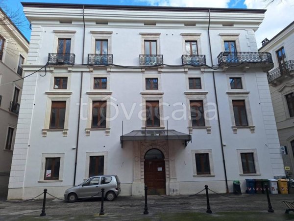 casa indipendente in vendita a L'Aquila in zona Centro Città