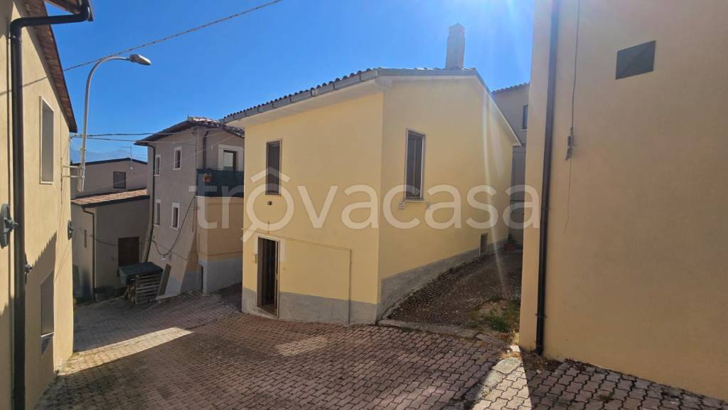 casa indipendente in vendita a L'Aquila in zona Monticchio/frazione Bagno