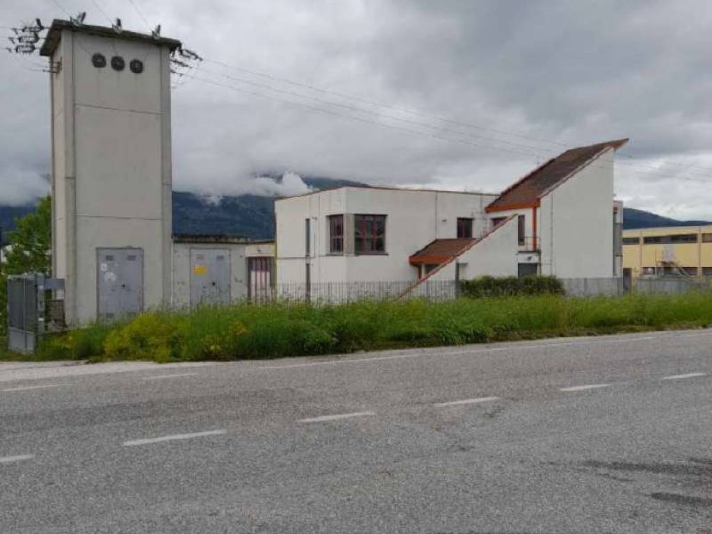capannone in vendita a L'Aquila in zona Nucleo Industriale di Bazzano