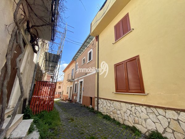 casa indipendente in vendita a L'Aquila