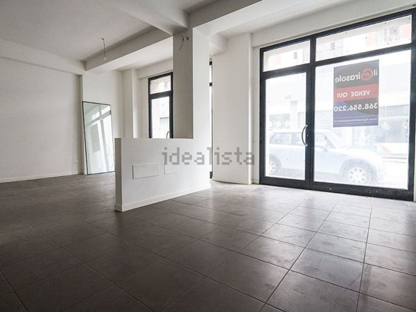 locale commerciale in vendita a L'Aquila in zona Centro Città