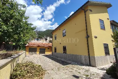 casa indipendente in vendita a L'Aquila in zona Arischia