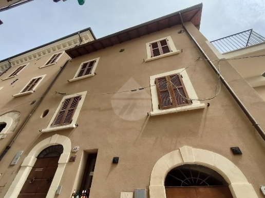 casa indipendente in vendita a L'Aquila in zona Centro Città