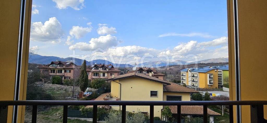 casa indipendente in vendita a L'Aquila in zona Genzano