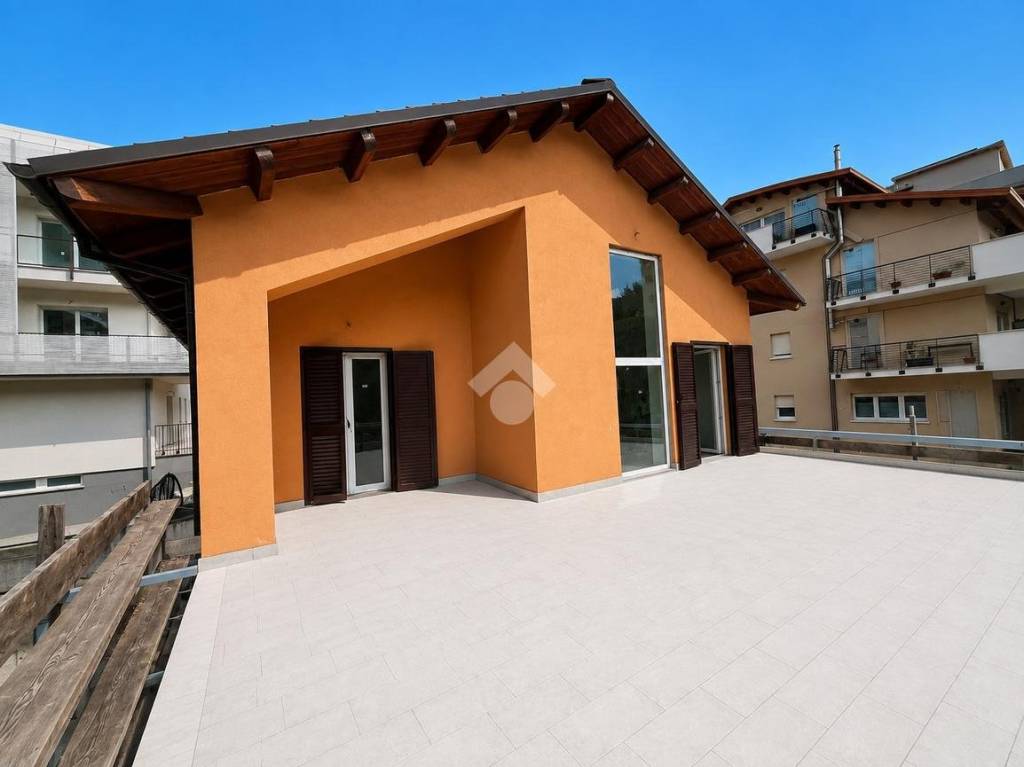 casa indipendente in vendita a L'Aquila