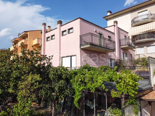 casa indipendente in vendita a L'Aquila in zona San Sisto