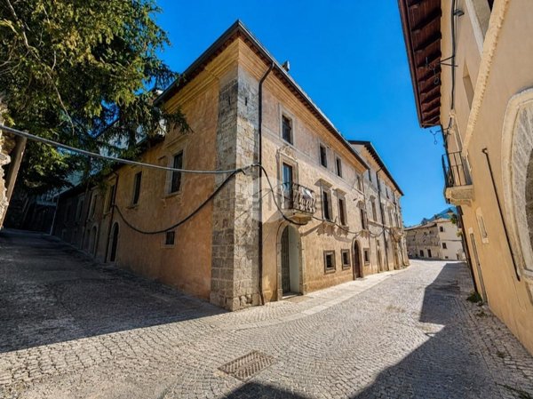 appartamento in vendita a L'Aquila in zona Centro Città