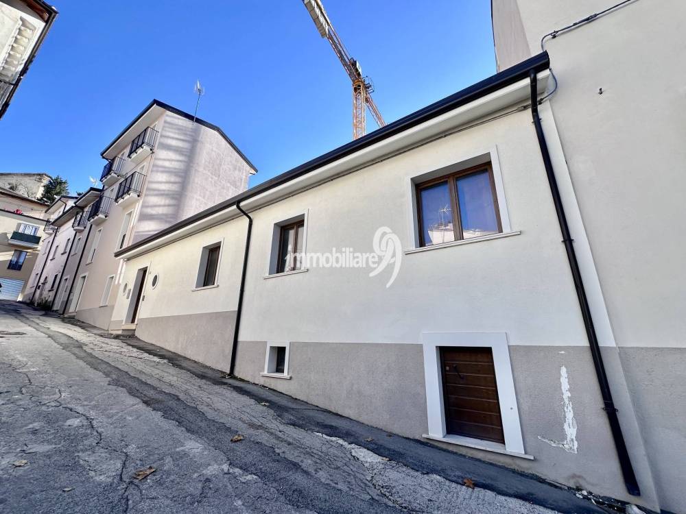 casa indipendente in vendita a L'Aquila in zona Paganica