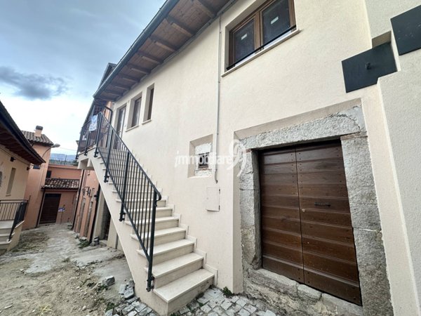 casa indipendente in vendita a L'Aquila in zona Paganica