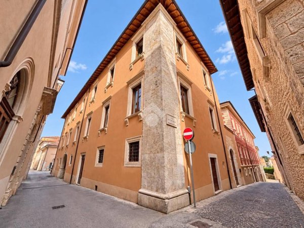 appartamento in vendita a L'Aquila in zona Centro Città