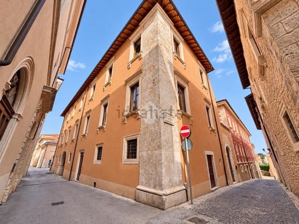 appartamento in vendita a L'Aquila in zona Centro Città