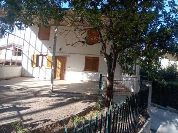 casa indipendente in vendita a L'Aquila in zona Pianola